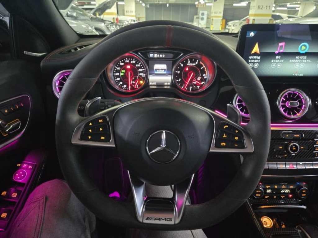 벤츠 GLA 클래스 GLA클래스 X156 GLA45 AMG 4MATIC 이미지 9