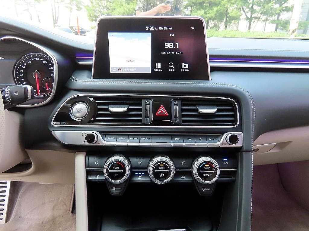 제네시스 G70 2.0T AWD 스포츠 패키지 이미지 13
