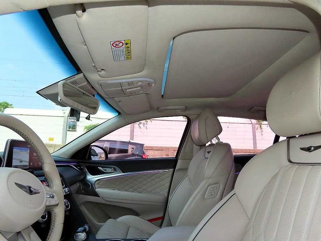 제네시스 G70 2.0T AWD 스포츠 패키지 이미지 17