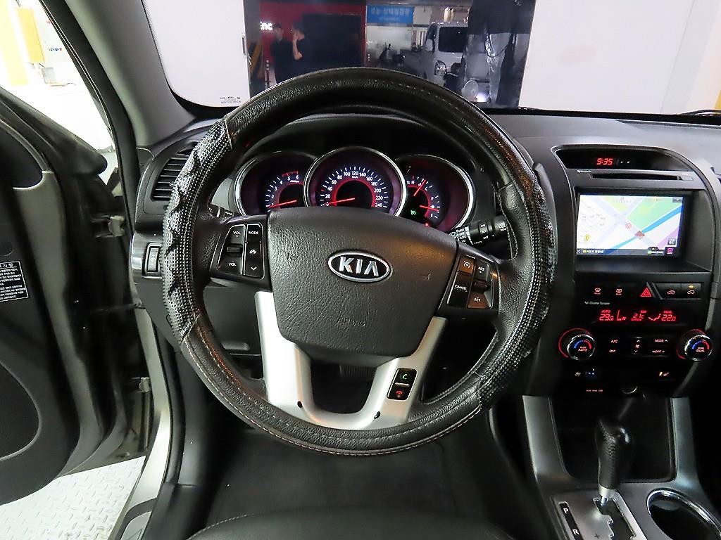 기아 쏘렌토 쏘렌토 R 디젤 2WD 2.0 TLX 최고급형 이미지 9