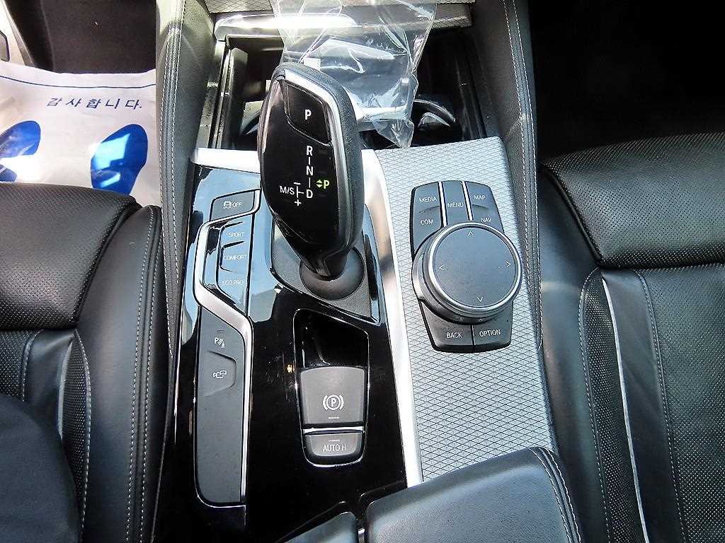 BMW 5시리즈 5시리즈 (G30) 530i xDrive M 스포츠 플러스 이미지 11