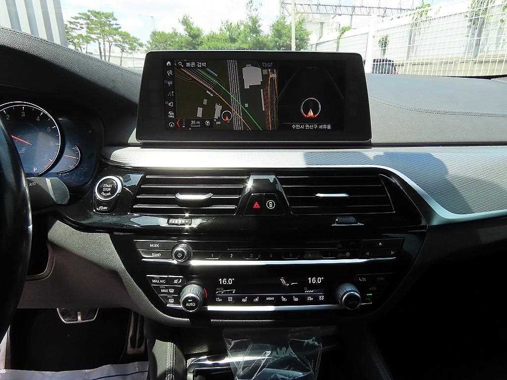 BMW 5시리즈 5시리즈 (G30) 530i xDrive M 스포츠 플러스 이미지 14