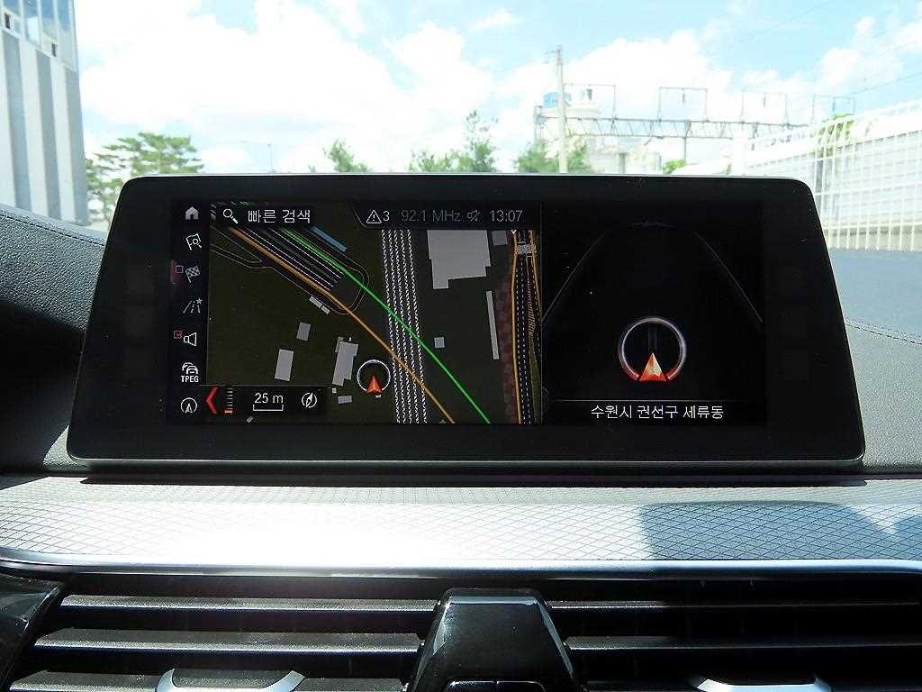 BMW 5시리즈 5시리즈 (G30) 530i xDrive M 스포츠 플러스 이미지 15
