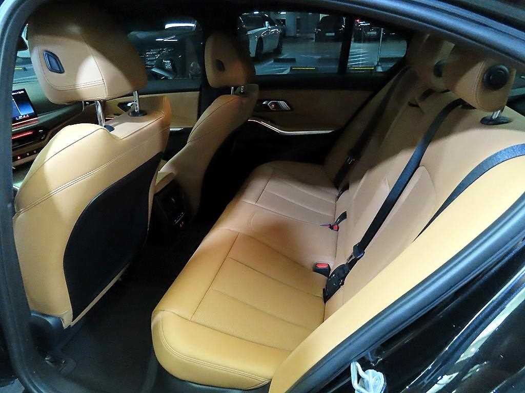 BMW 3시리즈 3시리즈 (G20) 320i M 스포츠 이미지 7