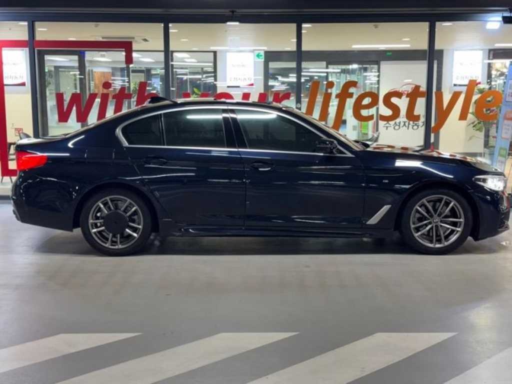 BMW 5시리즈 5시리즈 (G30) 520d M 스포츠 플러스 이미지 3