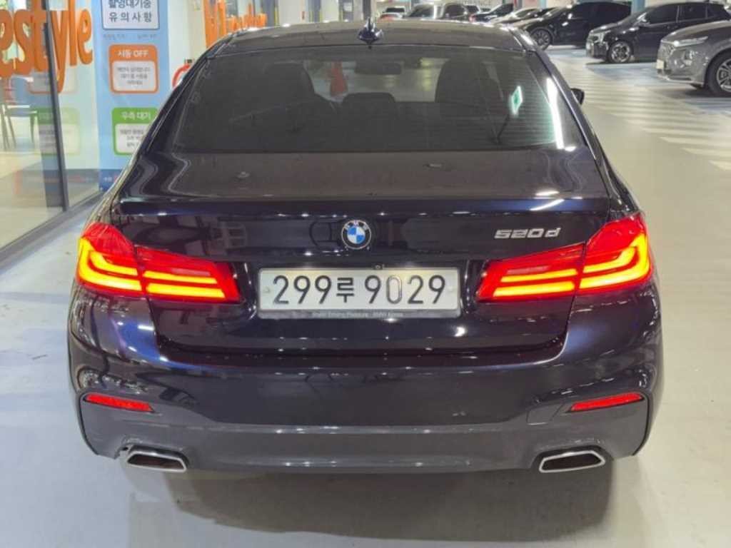 BMW 5시리즈 5시리즈 (G30) 520d M 스포츠 플러스 이미지 5