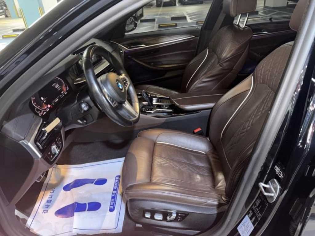 BMW 5시리즈 5시리즈 (G30) 520d M 스포츠 플러스 이미지 6