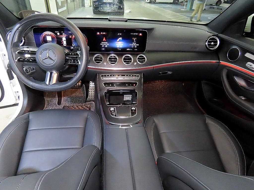 벤츠 E 클래스 E-클래스 W213 E220d 4MATIC AMG라인 이미지 10