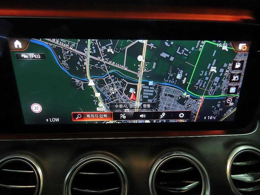 벤츠 E 클래스 E-클래스 W213 E220d 4MATIC AMG라인 이미지 14