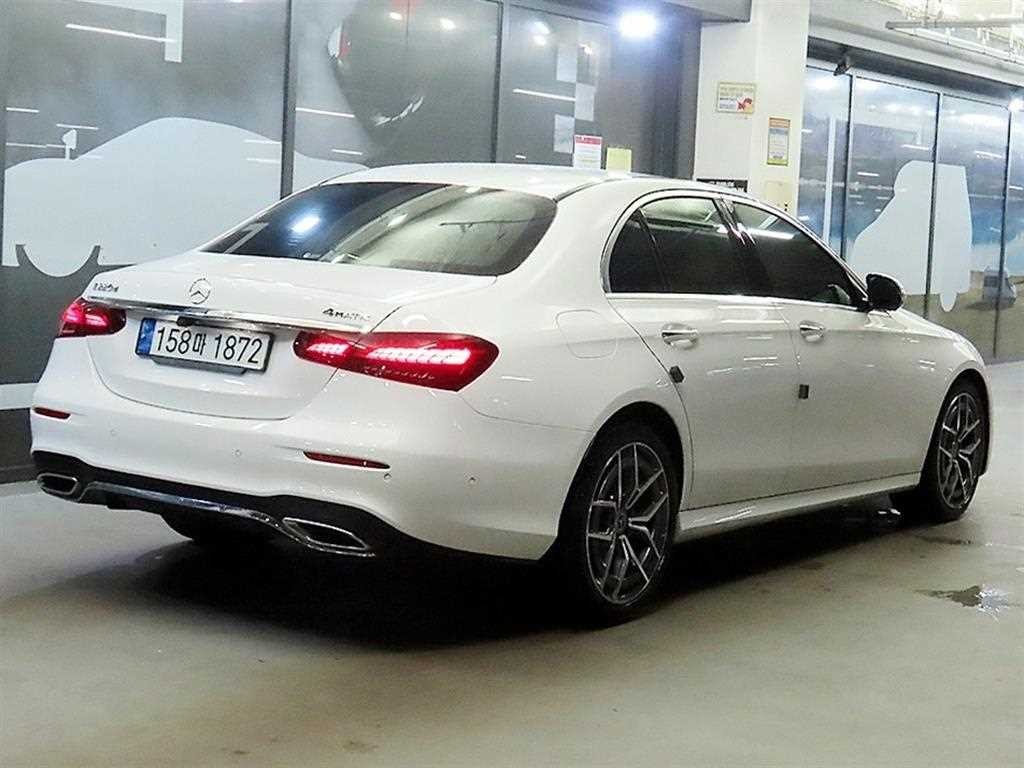 벤츠 E 클래스 E-클래스 W213 E220d 4MATIC AMG라인 이미지 4