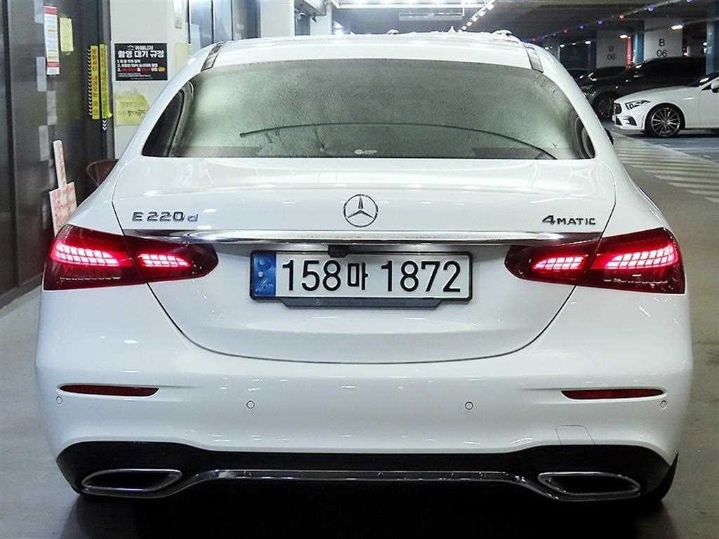 벤츠 E 클래스 E-클래스 W213 E220d 4MATIC AMG라인 이미지 5