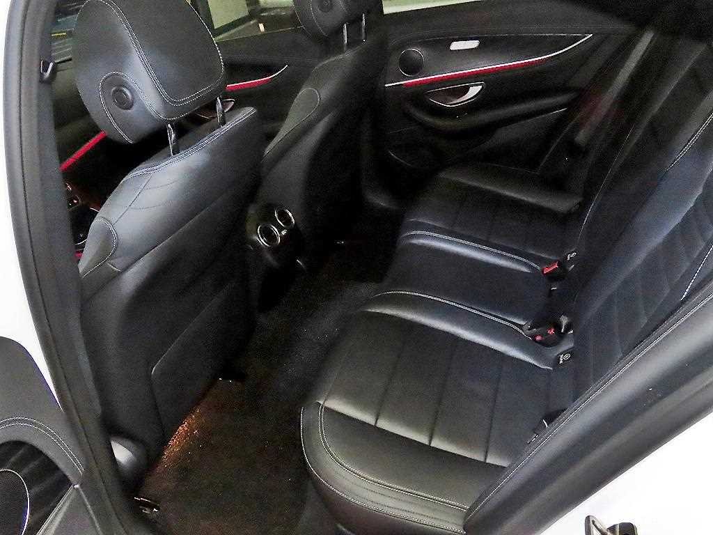 벤츠 E 클래스 E-클래스 W213 E220d 4MATIC AMG라인 이미지 7