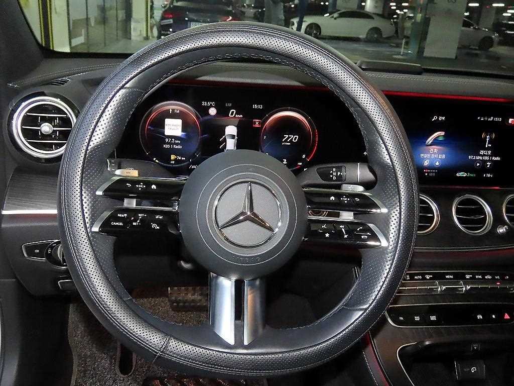 벤츠 E 클래스 E-클래스 W213 E220d 4MATIC AMG라인 이미지 8