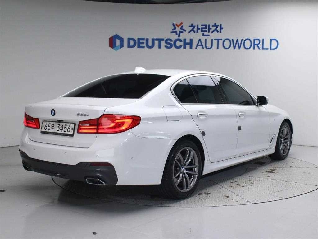 BMW 5시리즈 5시리즈 (G30) 530i M 스포츠 플러스 이미지 2