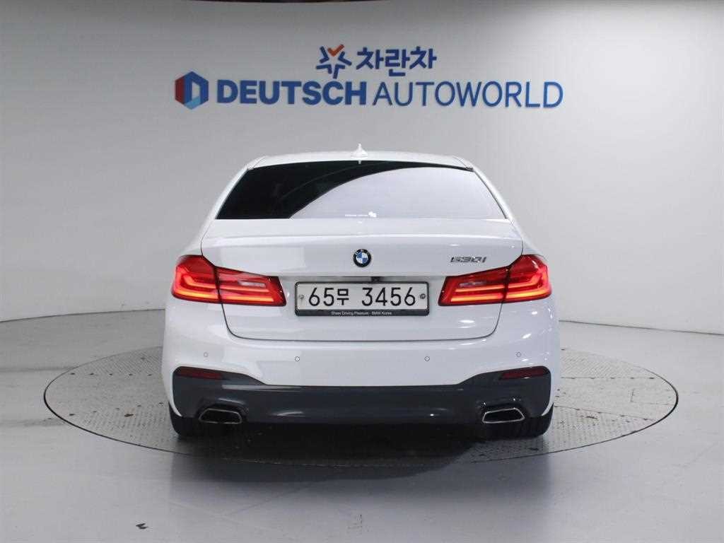 BMW 5시리즈 5시리즈 (G30) 530i M 스포츠 플러스 이미지 4