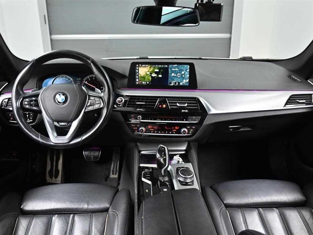 BMW 5시리즈 5시리즈 (G30) 530i M 스포츠 플러스 이미지 7