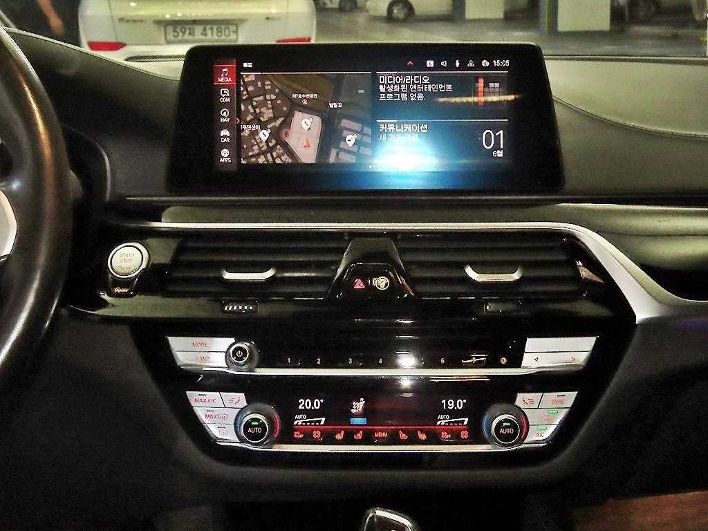 BMW 5시리즈 5시리즈 (G30) 520d M 스포츠 플러스 이미지 11