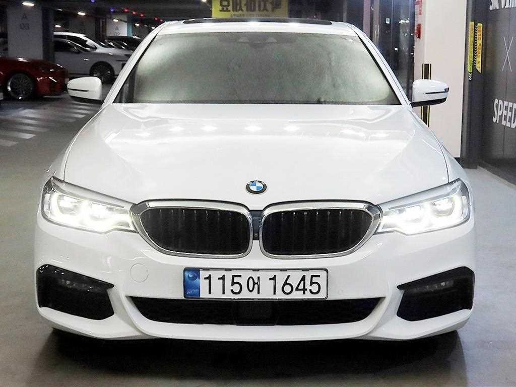 BMW 5시리즈 5시리즈 (G30) 520d M 스포츠 플러스 이미지 2