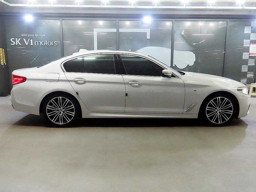 BMW 5시리즈 5시리즈 (G30) 520d M 스포츠 플러스 이미지 3