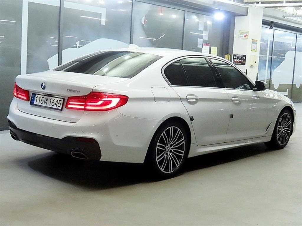 BMW 5시리즈 5시리즈 (G30) 520d M 스포츠 플러스 이미지 4