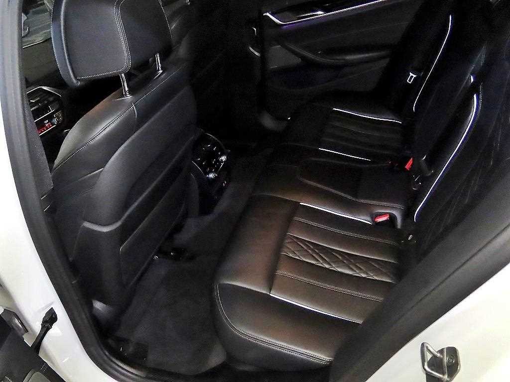 BMW 5시리즈 5시리즈 (G30) 520d M 스포츠 플러스 이미지 7