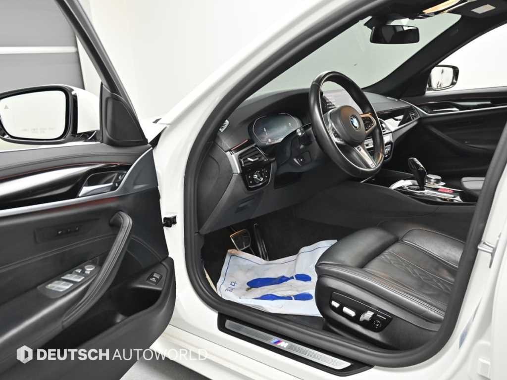 BMW 5시리즈 5시리즈 (G30) 520d M 스포츠 플러스 이미지 11