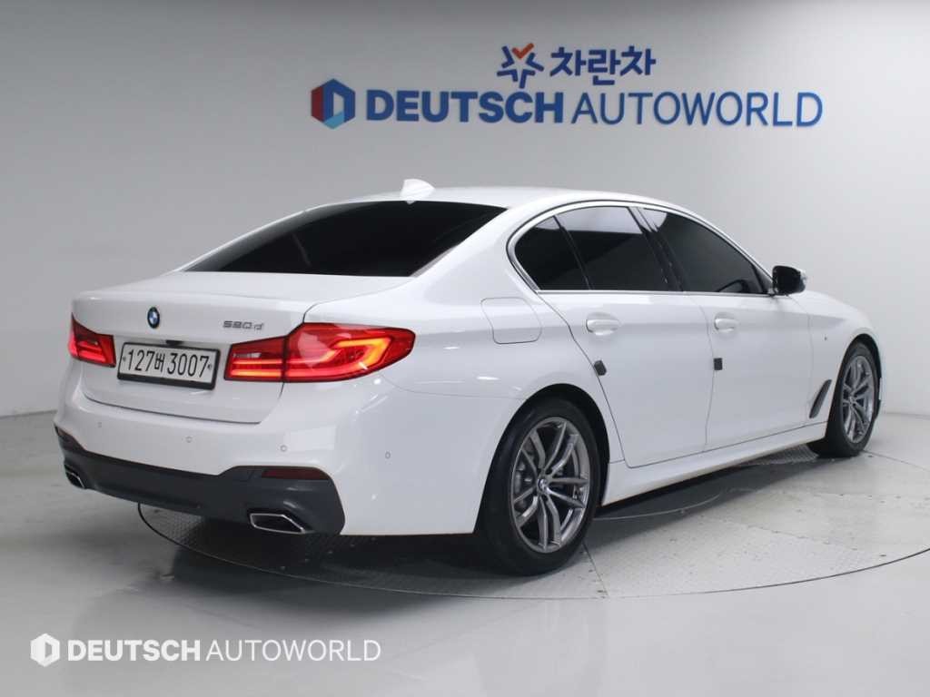 BMW 5시리즈 5시리즈 (G30) 520d M 스포츠 플러스 이미지 2