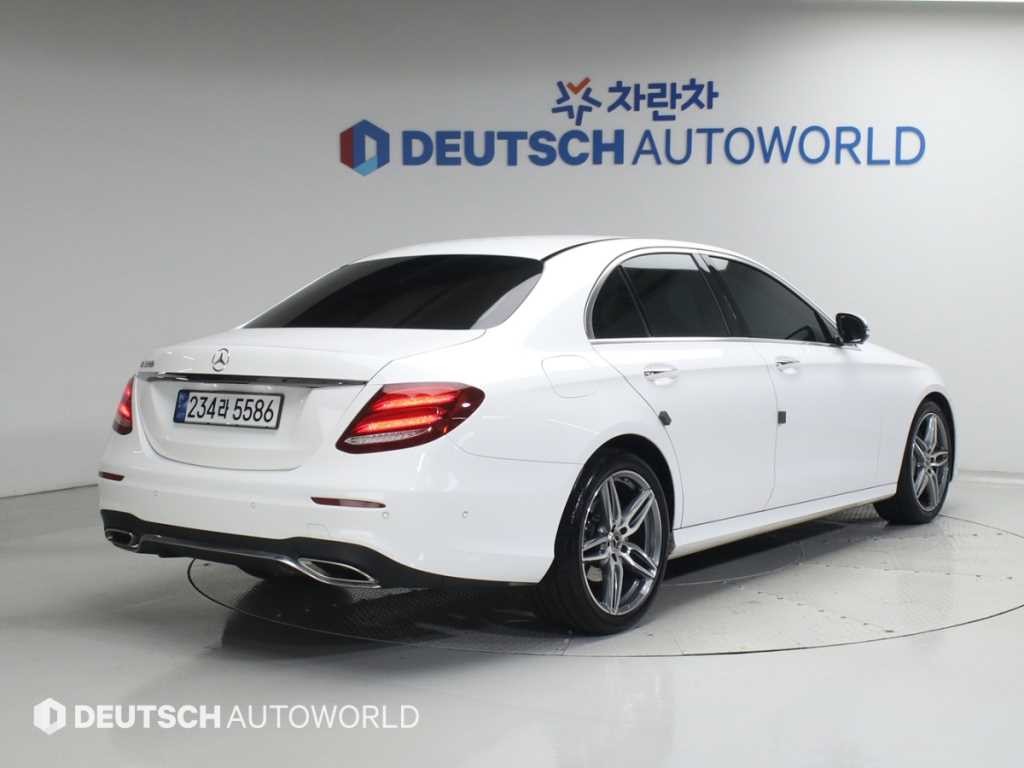 벤츠 E 클래스 E-클래스 W213 E300 AMG LINE 이미지 2