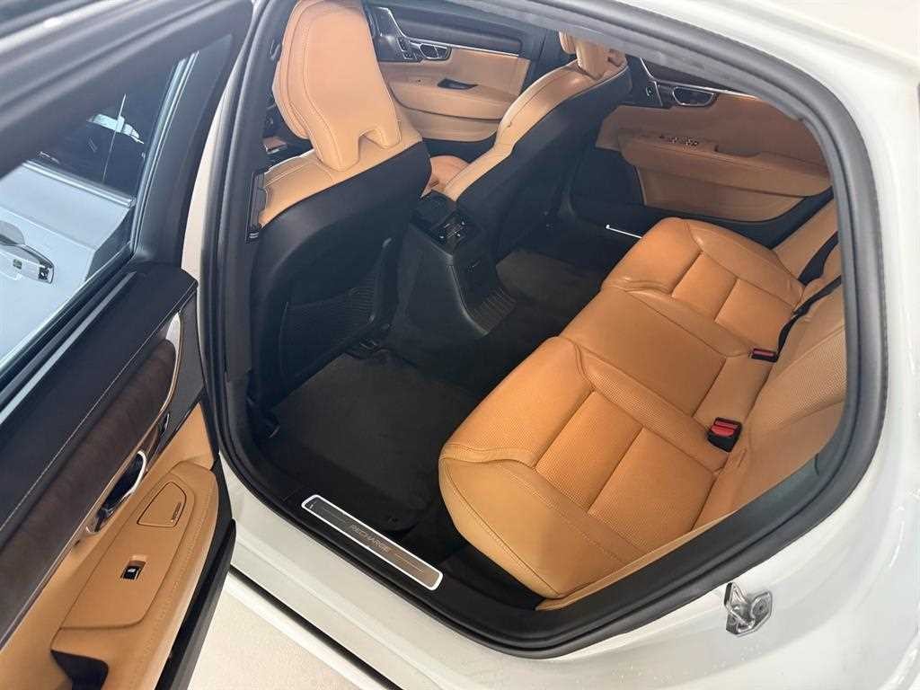 볼보 S90 T8 AWD 인스크립션 이미지 10