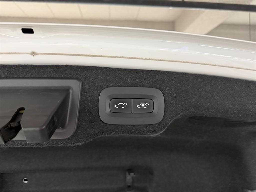 볼보 S90 T8 AWD 인스크립션 이미지 7