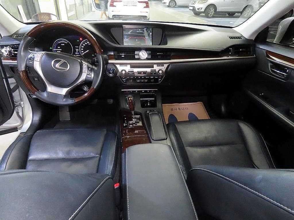 렉서스 ES 뉴ES300h 슈프림 이미지 10