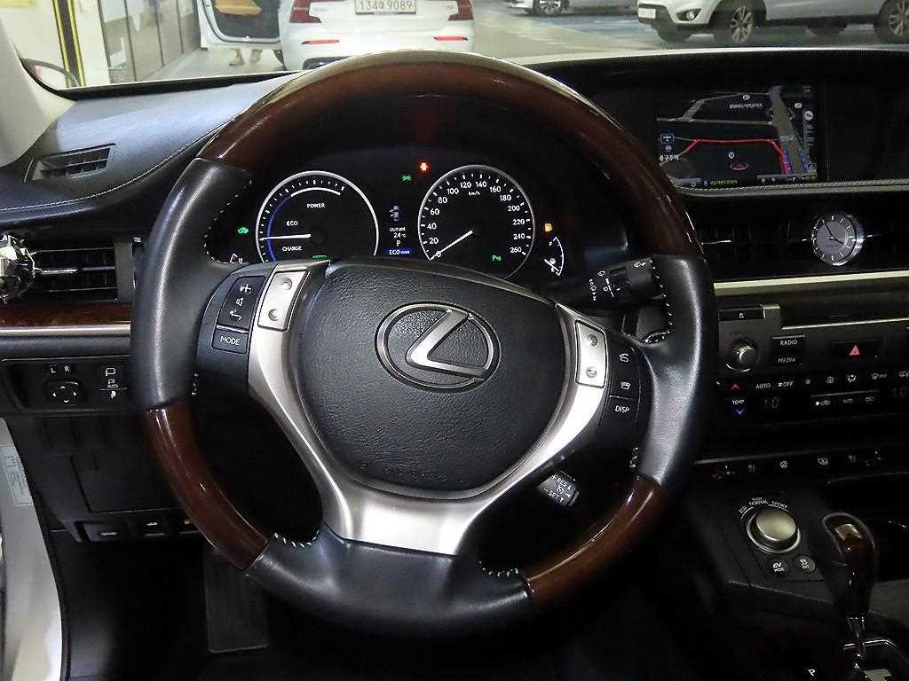 렉서스 ES 뉴ES300h 슈프림 이미지 8