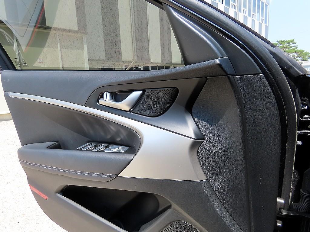 제네시스 G70 더 뉴 G70 가솔린 2.0T 2WD 기본형 이미지 11