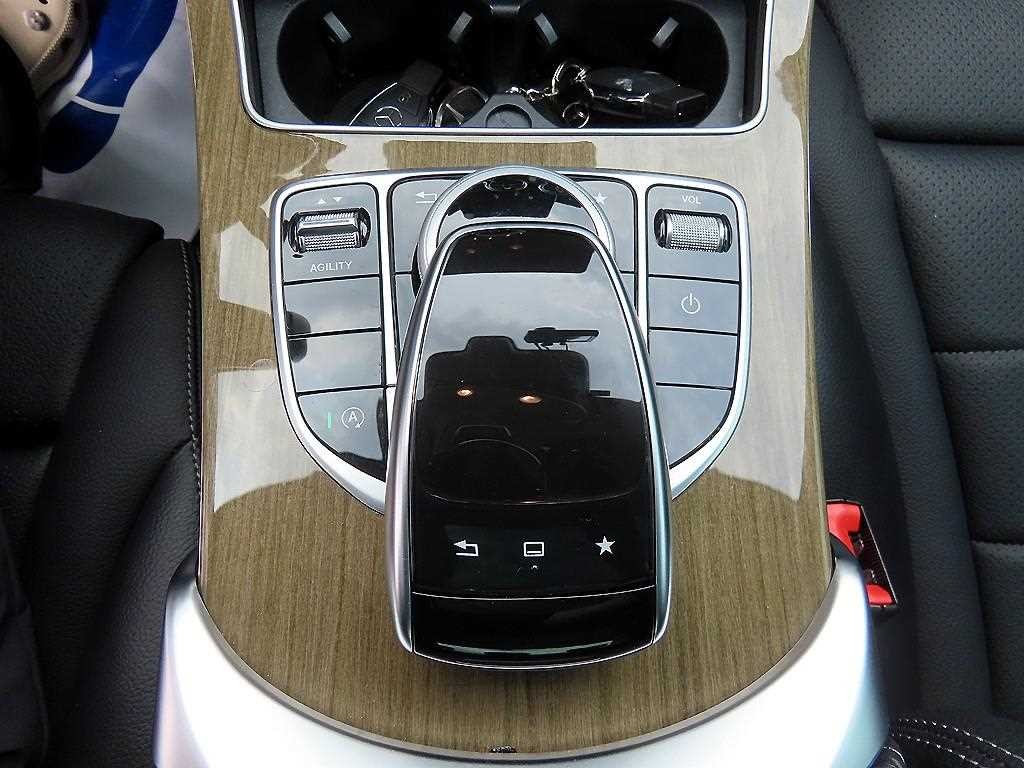 벤츠 C 클래스 C클래스 W205 C200 아방가르드 이미지 12