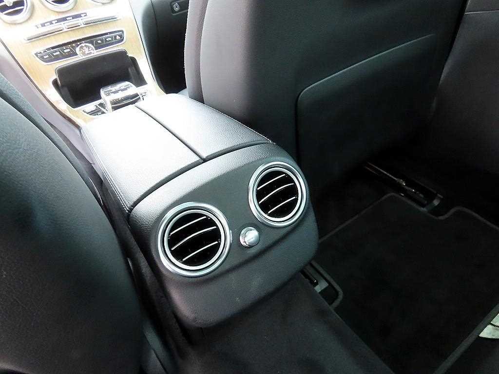 벤츠 C 클래스 C클래스 W205 C200 아방가르드 이미지 17