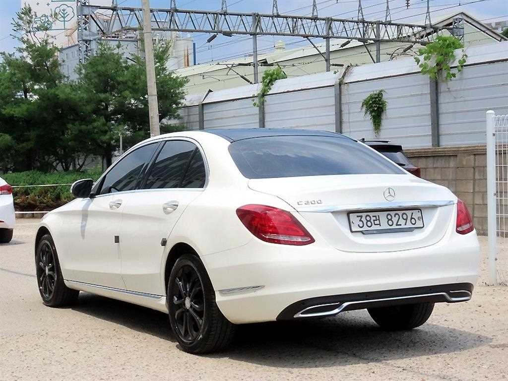 벤츠 C 클래스 C클래스 W205 C200 아방가르드 이미지 3