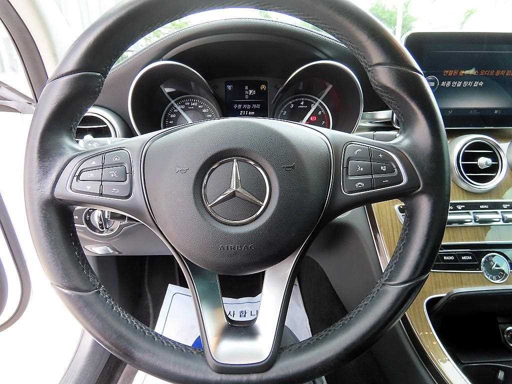 벤츠 C 클래스 C클래스 W205 C200 아방가르드 이미지 8