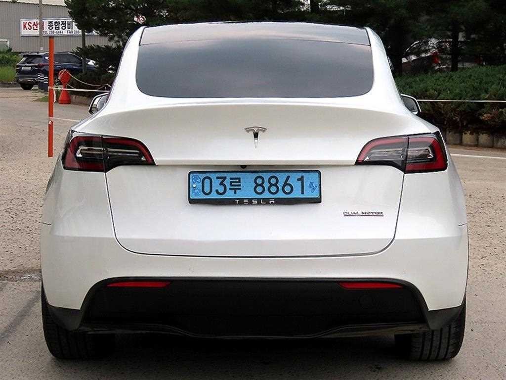 테슬라 모델 Y 롱 레인지 이미지 4