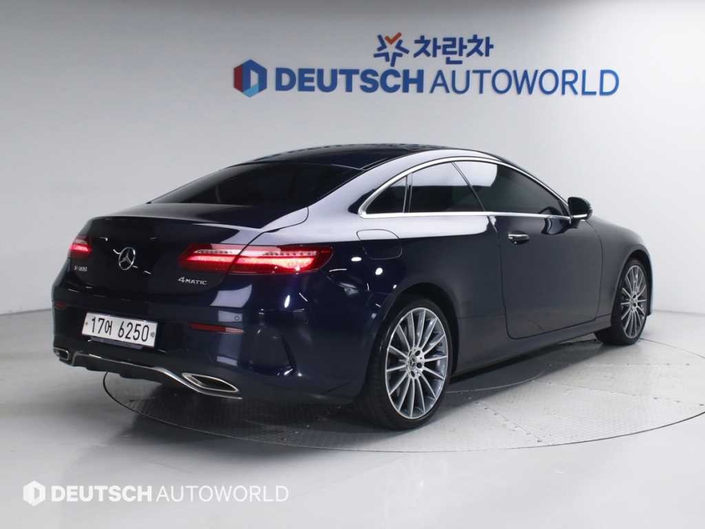 벤츠 E 클래스 E-클래스 W213 E400 4MATIC 쿠페 이미지 2