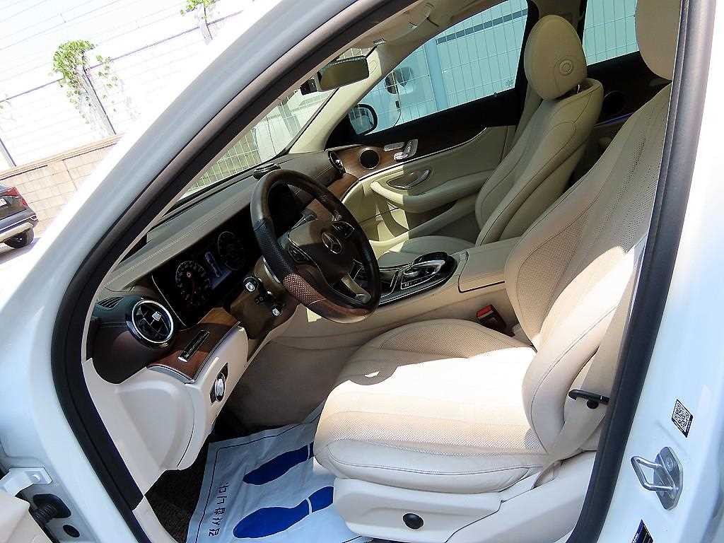 벤츠 E 클래스 E-클래스 W213 E300 익스클루시브 이미지 1