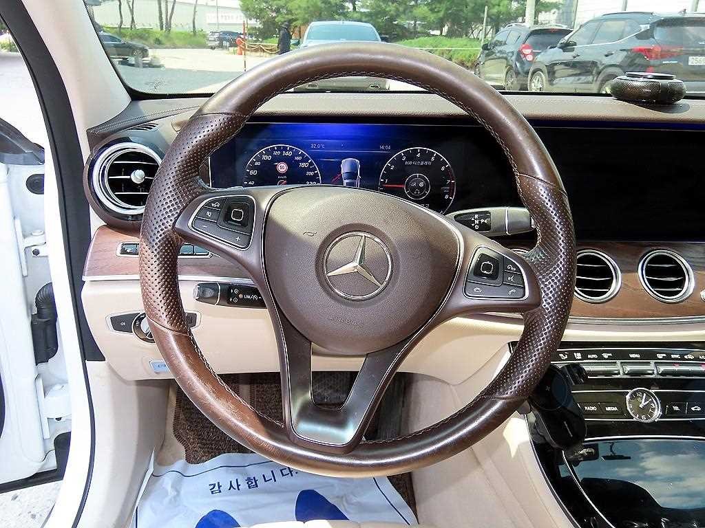벤츠 E 클래스 E-클래스 W213 E300 익스클루시브 이미지 8