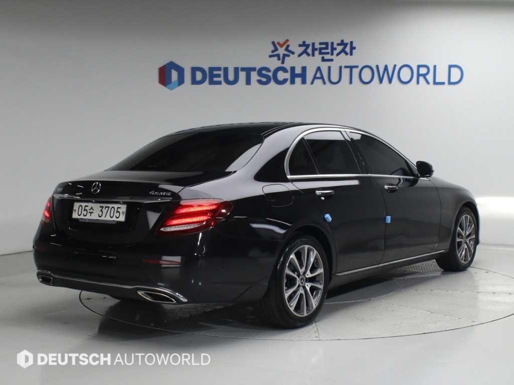 벤츠 E 클래스 E-클래스 W213 E300 4MATIC 아방가르드 이미지 2