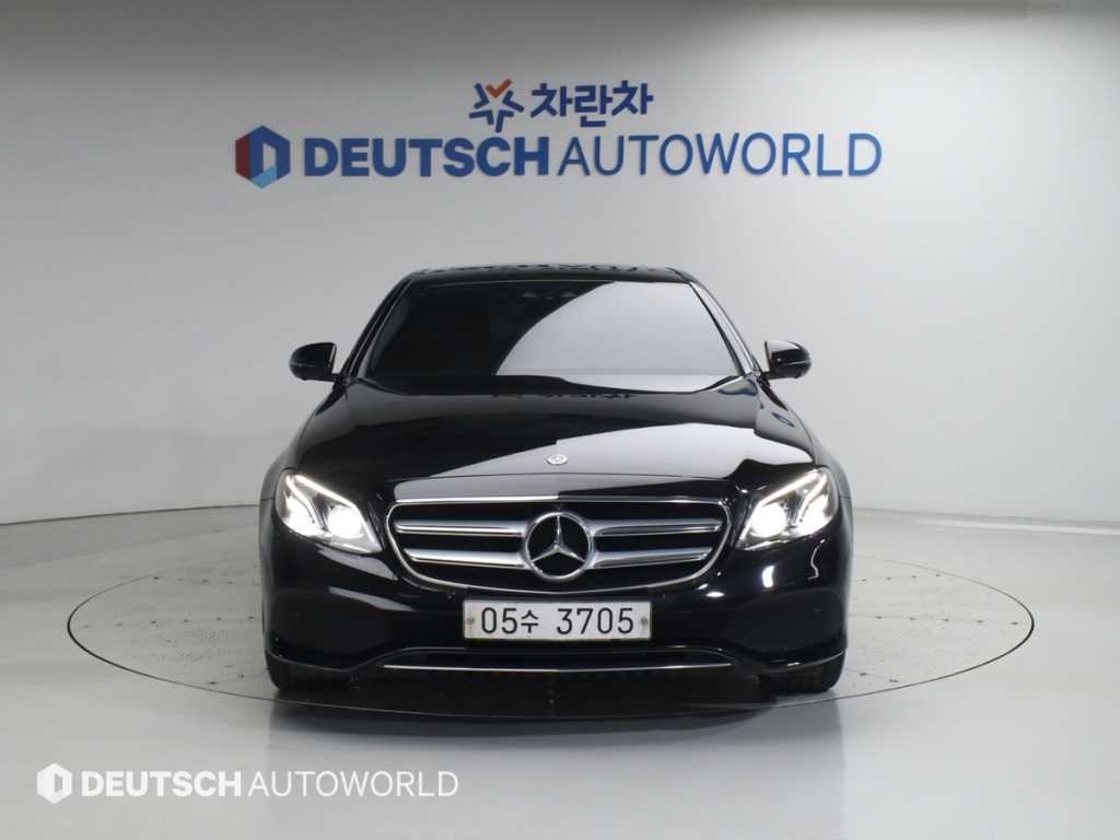 벤츠 E 클래스 E-클래스 W213 E300 4MATIC 아방가르드 이미지 3