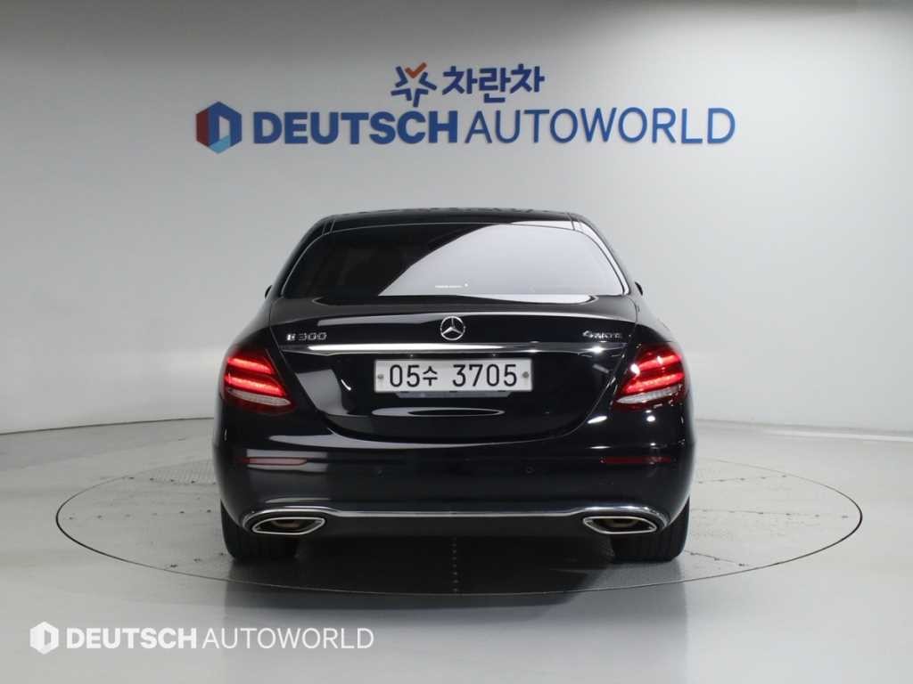 벤츠 E 클래스 E-클래스 W213 E300 4MATIC 아방가르드 이미지 4
