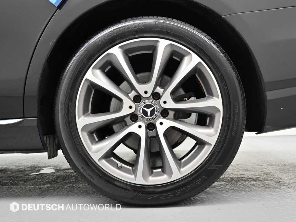 벤츠 E 클래스 E-클래스 W213 E300 4MATIC 아방가르드 이미지 5