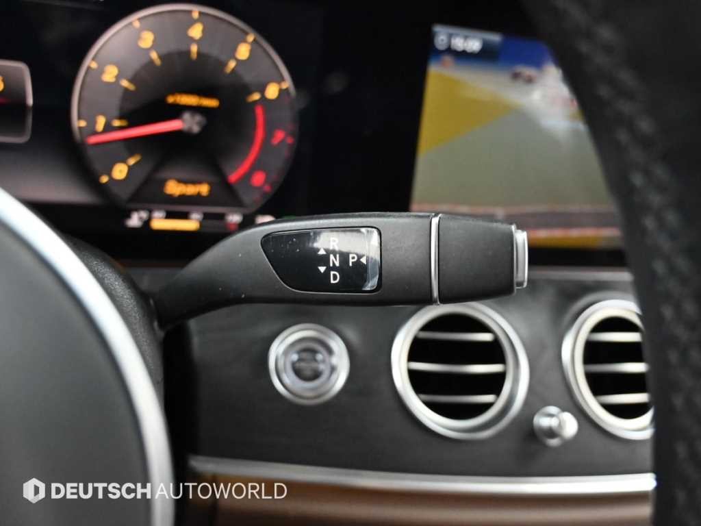 벤츠 E 클래스 E-클래스 W213 E300 4MATIC 아방가르드 이미지 9
