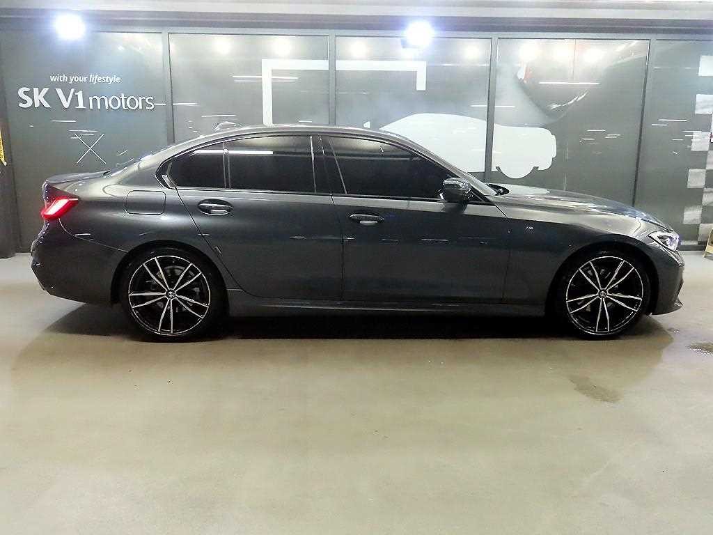 BMW 3시리즈 3시리즈 (G20) 320i M 스포츠 이미지 3