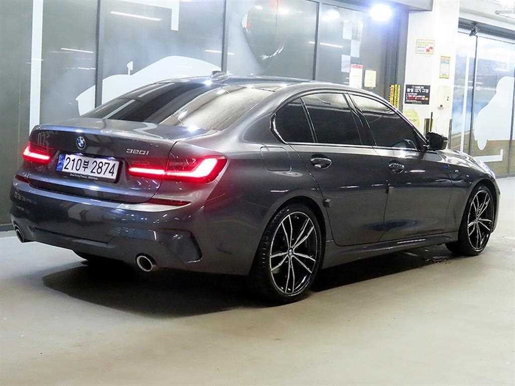 BMW 3시리즈 3시리즈 (G20) 320i M 스포츠 이미지 4
