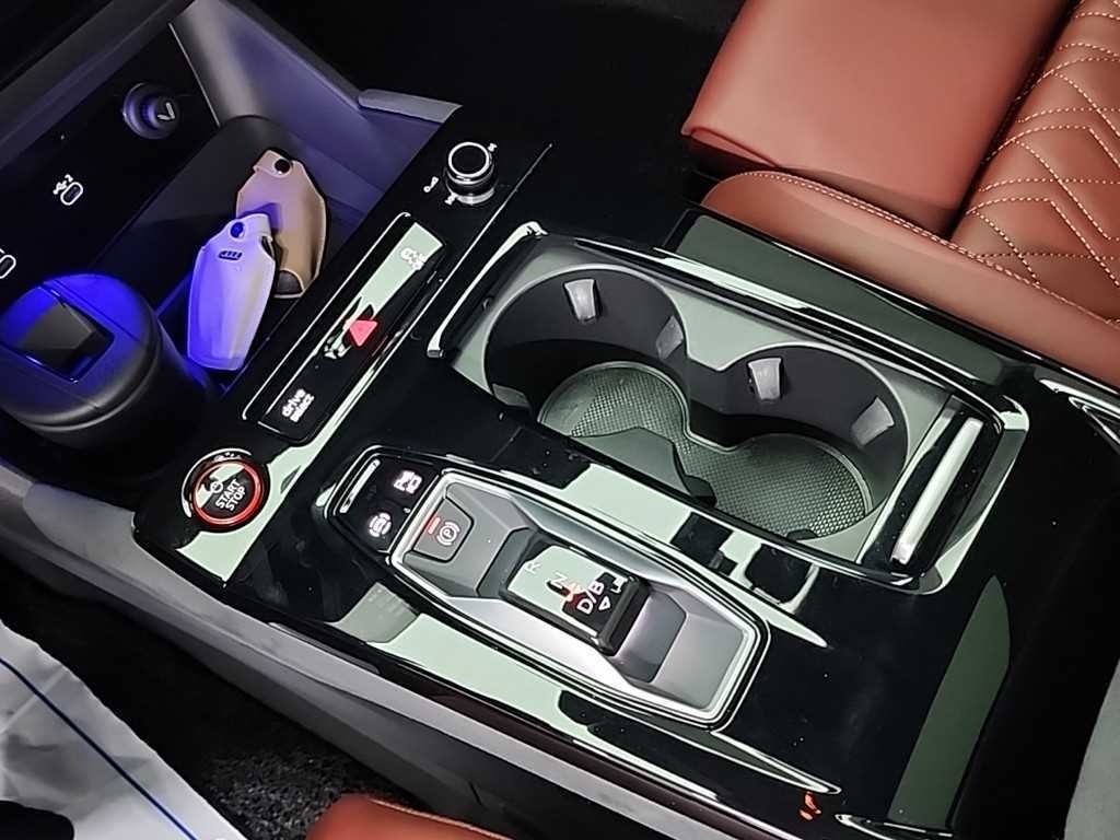 아우디 SQ6 SQ6 e-트론 콰트로 이미지 9