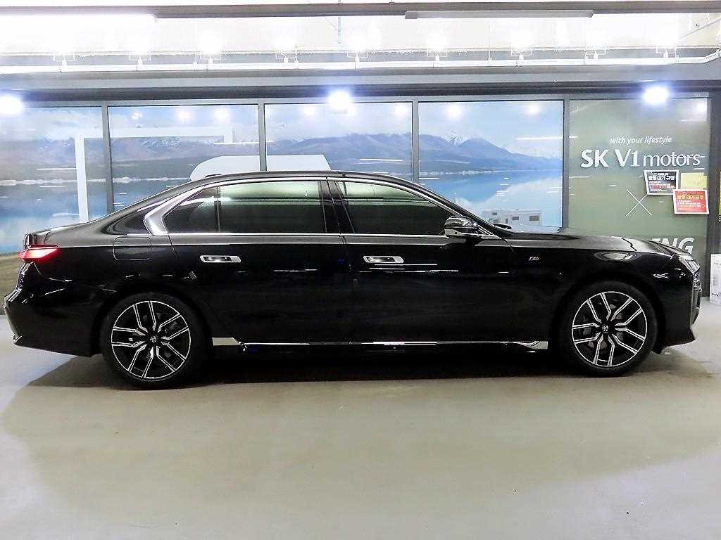 BMW 7시리즈 7시리즈 (G70) 740d xDrive M 스포츠 이미지 3
